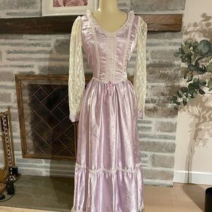 Elegant Lavender Lace Sleeve Dress